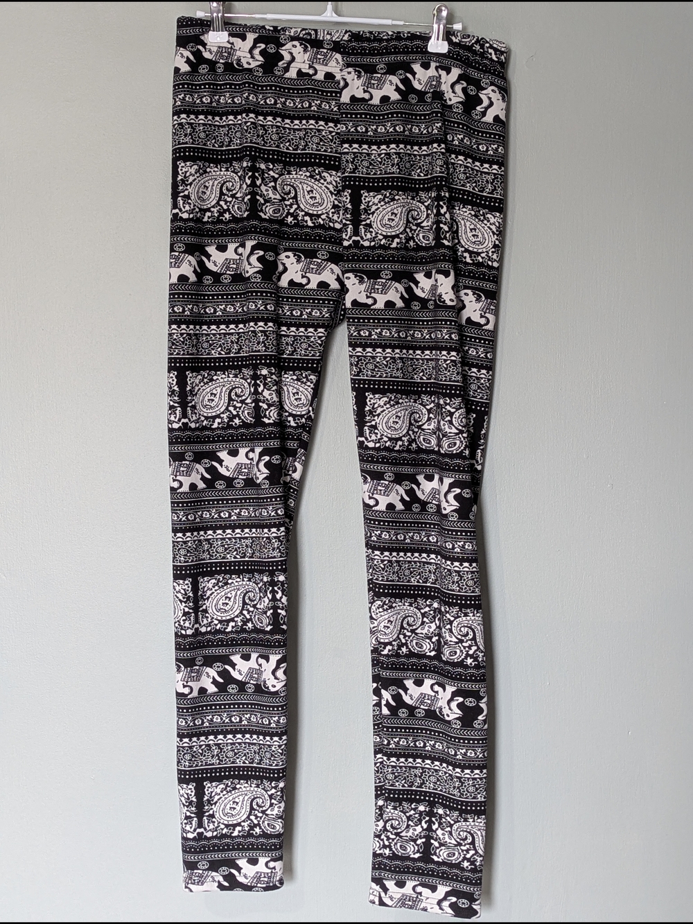 Women's Black & White Elephant‎ Paisley Pattern Fleece Lined Leggings